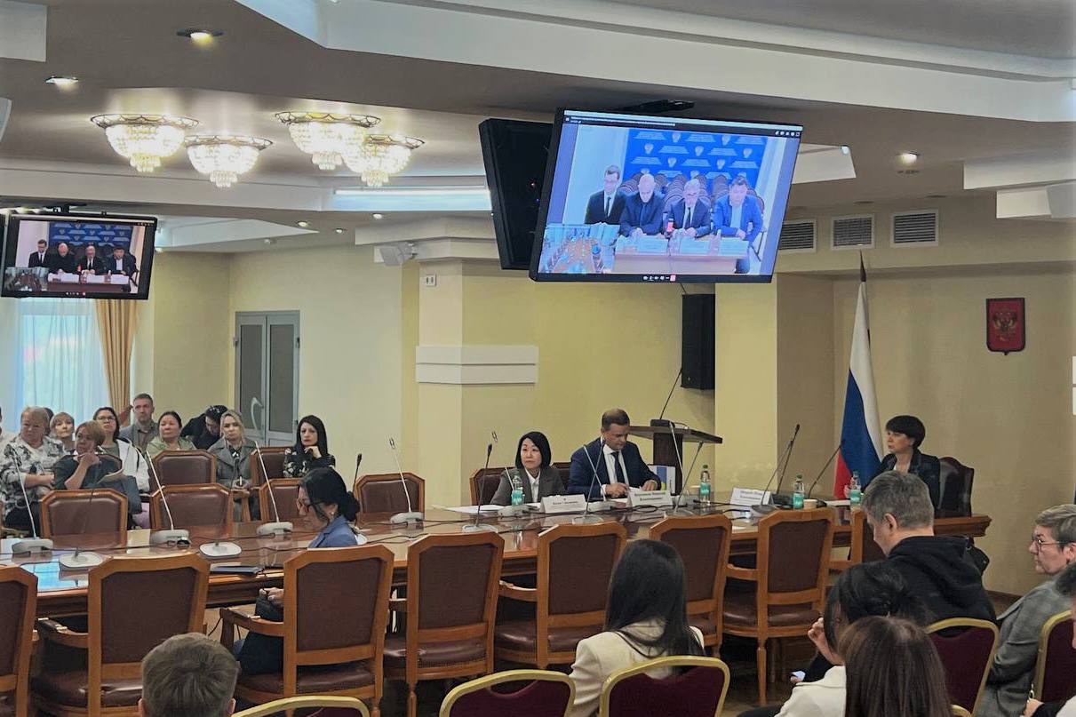 Совместно с Росалкогольтабакконтролем провели публичное совещание с участниками алкогольного рынка на тему Обязательные требования в сфере производства и оборота этилового спирта алкогольной и спиртосодержащей продукции производства и оборота табачной и никотиносодержащей продукции сырья для их производства а также правоприменительная практика Обсудили с бизнесом актуальные вопросы контроля и надзора причины нарушений и способы их предотвращения представили мобильное приложение Инспектор которое предназначено не только для проведения оценки соответствия и контрольных надзорных мероприятий но и для осуществления профилактических мероприятий в дистанционном режиме Благодаря активной информационно разъяснительной работе министерства в этом году отмечен значительный рост добровольной вовлечённости участников алкогольного рынка в профилактические мероприятия Количество профилактических визитов в 7   раз превысило число контрольных проверок контроль надзор Мы в Telegram Мы ВКонтакте Мы в Одноклассниках