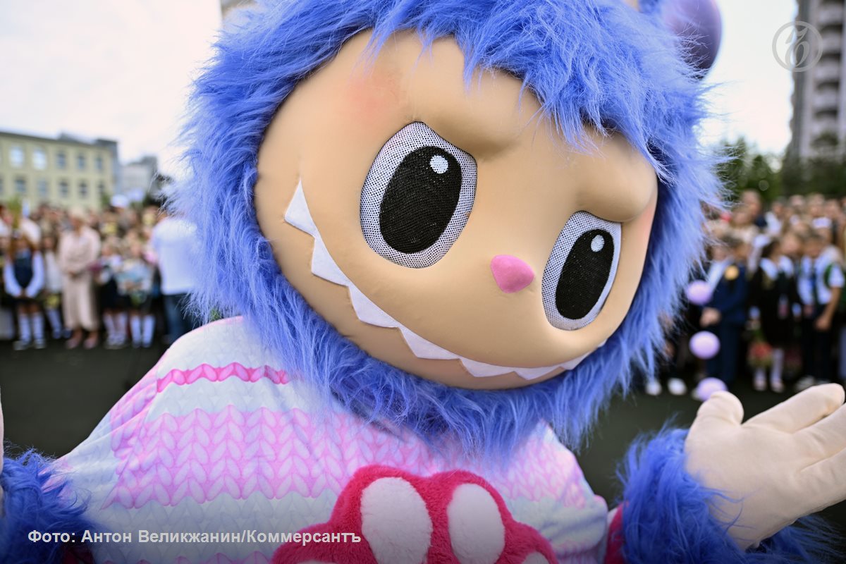 Огромную лабубу сожгут на Масленицу в Липецкой области Археологический парк Аргамач в Елецком районе Липецкой области планирует отпраздновать Масленицу сжиганием фигуры лабубу Информация об этом появилась в Telegram канале регионального правительства Проводы зимы запланированы в парке на 21 февраля Мероприятие получит название Археологическая Масленица На Масленицу 2025 года в парке Аргамач сожгли пятерых злодеев Белого Ходока Волан де Морта Венома Фредди Крюгера и Хагги Вагги По убеждению организаторов мероприятия арт объекты сгорели как символ очищения русской традиционной культуры от засилья чуждых нам ценностей Огонь поглощает злодеев освобождая место для добра и света Сожжение этих символов зла это не просто зрелищное представление это ритуал очищения победа над темными силами Это напоминание о том что добро всегда побеждает зло свет рассеивает тьму а надежда никогда не умирает отмечалось в соцсетях парка   Подписывайтесь на Ъ Черноземье Оставляйте бусты