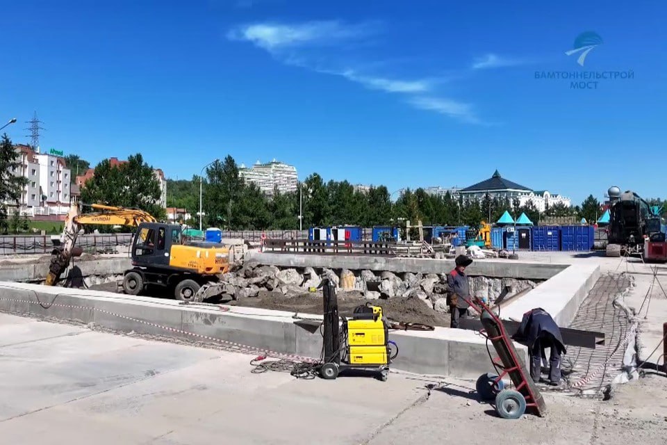 В Красноярске продолжается строительство притоннельных сооружений будущего метротрама – вентиляционных шахт и аварийных выходов – между станциями «Улица Шахтеров» и «Улица Карла Маркса» Пресс-служба подземки сообщила, что на Конституции СССР специалисты приступили к разработке котлована глубиной 25 метров. Кроме того, между Полярной и Юрия Гагарина появится котлован глубиной 40 метров. Строители уже на отметке 25 метров. : телеграм-канал «Красноярское метро»