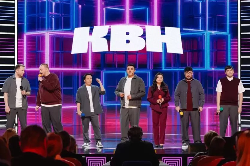 Челябинская команда КВН «Евразия» выступила на «Голосящем КиВиНе – 2025» - о закулисье В Светлогорске Калининградская область 27 июля состоялся фестиваль «Голосящий КиВиН – 2025» — главное музыкальное событие сезона КВН. В нём приняли участие 18 команд Высшей лиги, представивших свои лучшие музыкальные номера. Оценивало выступления необычно большое жюри — 9 человек, что стало отличительной чертой этого года. Среди участников была и команда КВН «Евразия» из Челябинска, которая не только достойно представила регион, но и завоевала один из призов фестиваля. Какой именно — станет известно в телеверсии концерта на Первом канале. О подробностях подготовки к фестивалю с агентством «Урал-пресс-информ» поделилась Анжелика Муратова, певица и «голос» команды. URALPRESS.RU