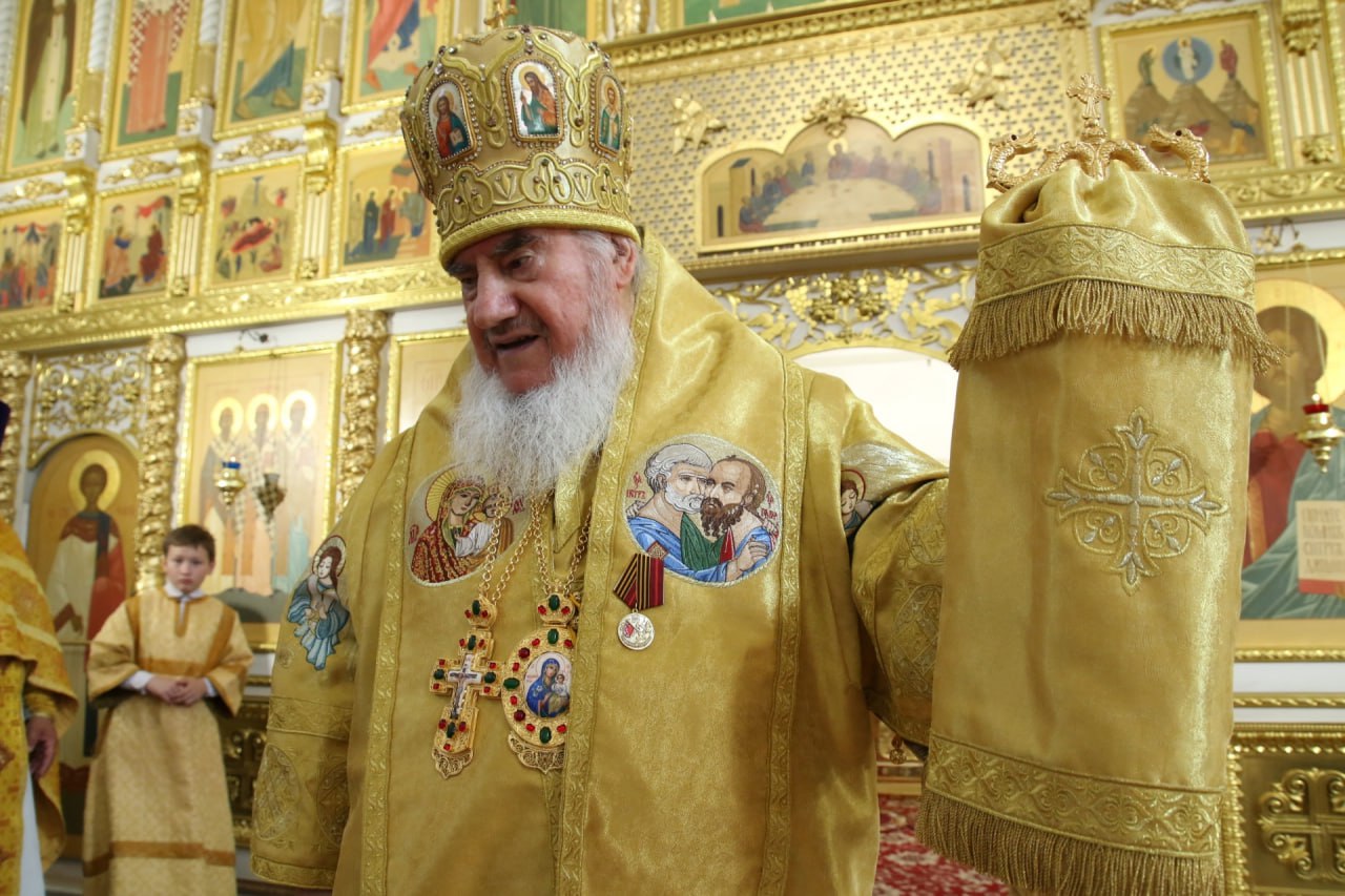 Архиепископ Соликамский и Чусовской оставил должность Архиепископ Соликамский и Чусовской Зосима на фото покинул свой пост в связи с 75-летием. Временно управляющим Соликамской епархией назначен глава Пермской митрополии, митрополит Пермский и Кунгурский Мефодий. Такое решение принял прошедший 24 июля Священный Синод РПЦ. «Синод постановил почислить архиепископа Соликамского и Чусовского Зосиму на покой, определив ему местом пребывания город Москву», - сообщается в решении. Архиепископ Зосима руководил Соликамской и Чусовской епархиями с октября 2016 года.