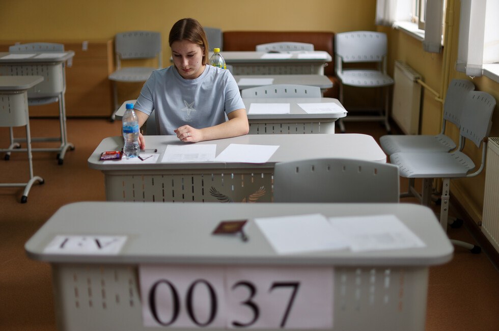 В ДНР почти вчетверо увеличилось число пунктов сдачи ЕГЭ молодежь В 2022 году было оборудовано 10 пунктов для экзаменующихся В 2025 году работали 22 а к концу года были оснащены еще 14 Кроме того 17 действующих пунктов дополнительно оснастили и подключили к системе передачи данных Читать полностью Фото Global Look Press  Подпишись на нас в MAX