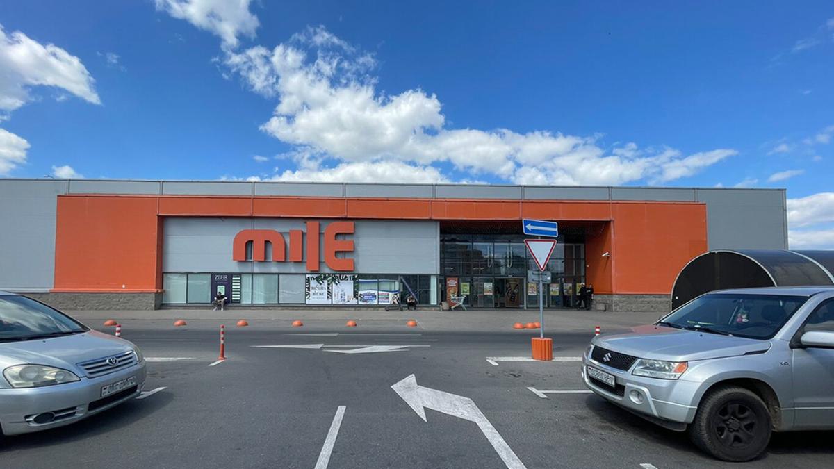 В Сеть утекли более 100 тыс. данных пользователей сети строительных магазинов Mile  Утечка коснулась более 109 тыс. субъектов персональных данных. Среди затронутых данных клиентов: ID, ФИО, номер телефонов, адреса электронной почты, номера карт лояльности.  Факт утечки установили 24 июля. Сейчас доступ к уязвимому модулю заблокирован.  Клиентов Mile просят быть внимательными при поступлении звонков с незнакомых номеров.  Подробнее