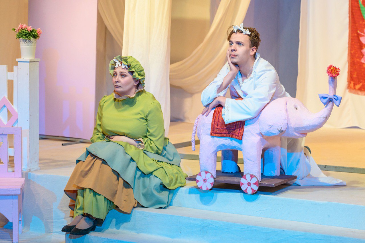 Театры Свердловской области получат гранты на проекты 2026 года Министерство культуры Свердловской области определило победителей грантового конкурса среди учреждений культуры При государственной поддержке будут созданы театральные постановки и концертные программы пройдут фестивали и гастроли  Свердловская музкомедия получила грант на постановку рок мюзикла Время не ждет  Свердловская драма поставит Маскарад Лермонтова  Нижнетагильский театр драмы готовит спектакль Предания Уральских гор по сказам и легендам народов Урала  Драма Номер Три Каменска Уральского будет работать над Преступлением и наказанием по роману Достоевского  Ирбитский драмтеатр завершит трилогию Островского Житие Мишеньки Бальзаминова Здесь рассказали какие еще проекты получили поддержку Фото Олег Неустроев Ирбитский театр драмы Культура Урала