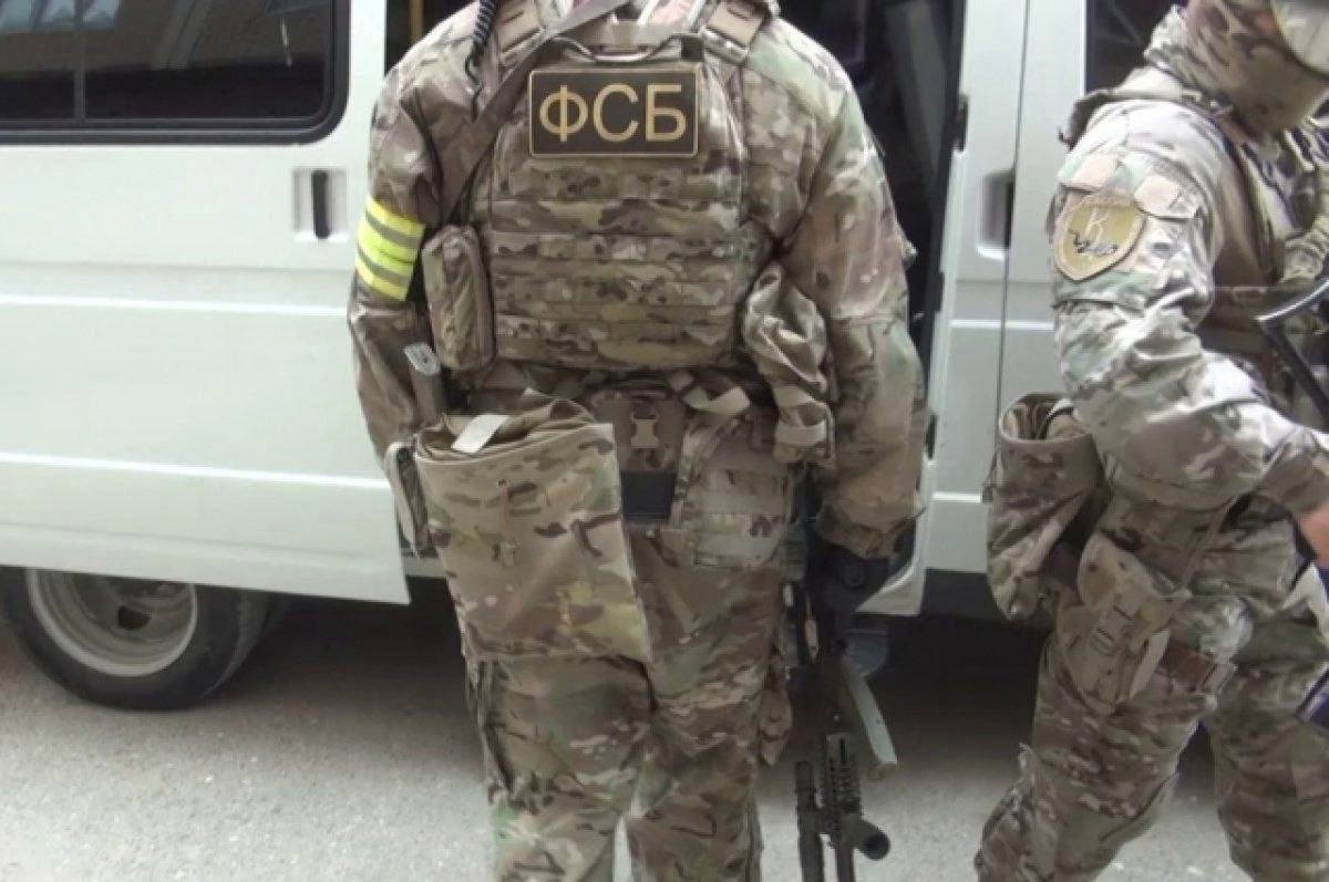 ЕЩЁ ОДНА ГНИДА. Житель Ленинградской области задержан при попытке перейти границу в Белгородской области для вступления в ВСУ Следственные органы установили, что мужчина намеревался незаконно пересечь государственную границу с целью присоединения к украинским вооружённым формированиям. Задержание произошло в районе села Новая Таволжанка Шебекинского округа. В отношении задержанного возбуждено уголовное дело по статьям о государственной измене, терроризме и незаконном пересечении границы. Максимальное наказание по этим статьям предусматривает до 20 лет лишения свободы. Материалы дела переданы во 2-й Западный окружной военный суд.