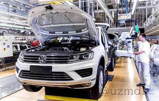 Volkswagen начнёт выпускать автомобили в Узбекистане в партнёрстве с UzAuto  В рамках соглашения планируется выпуск восьми моделей седанов и внедорожников. Начало массового производства запланировано на конец года.  Подпишитесь и следите за актуальными новостями на нашем канале