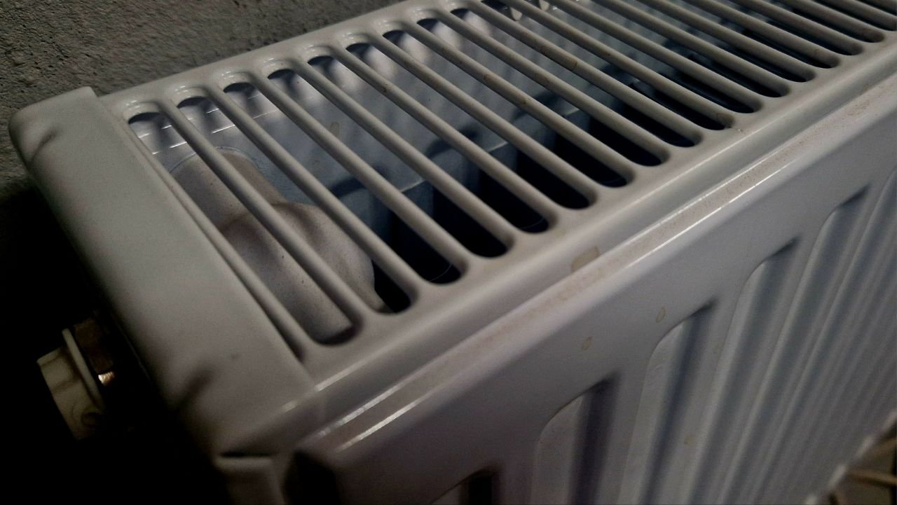 Десятки домов в Самаре замерзают из за неожиданного ремонта теплосетей на Солнечной В связи с повреждением трубопровода в Промышленном районе временно ограничена подача тепла и горячей воды   oboz info desyatok domov v samare zamerzayut iz za neozhidannogo remonta teplosetej na solnechnoj