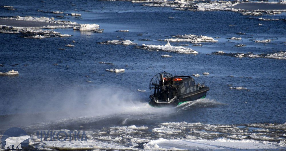 Переправу через Анадырский лиман на аэроглиссерах планируют закрыть из за непогоды По прогнозу в пятницу 7 ноября в акватории Анадырского лимана ожидается усиление юго восточного ветра до 20 м с Также метеорологи обещают снег с низовой метелью Непогода может ограничить работу переправы между городом и посёлком Угольные Копи Высока вероятность что переправа на аэроглиссерах будет приостановлена или полностью закрыта Настоятельно рекомендуем пассажирам планирующим выезд перебраться в аэропорт заблаговременно сообщили в департаменте промышленной политики   ЧИТАТЬ ПОЛНОСТЬЮ Информагентство Чукотка ПОДПИСАТЬСЯ  ПОДДЕРЖАТЬ ГОЛОСОМ
