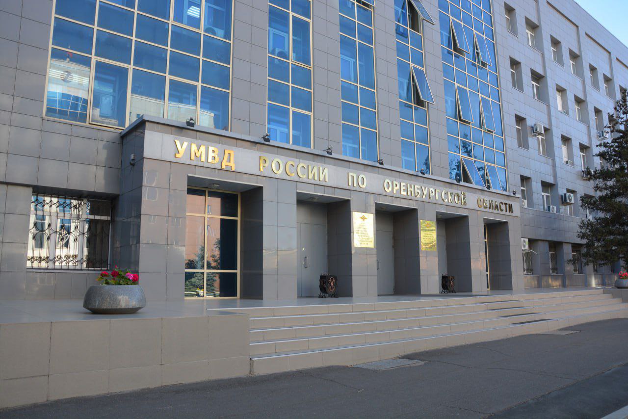 Более 60 тысяч иностранных граждан поставлены на миграционный учет в Оренбургской области в 2025 году  Управление по вопросам миграции УМВД России по Оренбургской области подвело итоги контрольно надзорной деятельности за 2025 год Отсутствуют тенденции свидетельствующие о негативном влиянии миграции на общественную безопасность Миграционная ситуация в регионе отмечается как стабильная  По итогам года в регионе зарегистрировано 110 327 фактов постановки в том числе повторной на миграционный учет иностранных граждан сняты с учета 66 195  Сотрудниками полиции Оренбургской области проведено более 1700 мероприятий по выявлению фактов нарушения миграционного законодательства Выявлено 22 573 правонарушения в том числе 12 483 по линии иммиграционного контроля и трудовой миграции Депортированы за пределы Российской Федерации 1172 иностранных гражданина  Противодействие нелегальной миграции и усиление иммиграционного контроля за соблюдением режима пребывания проживания и осуществления трудовой деятельности иностранными гражданами является одним из основных направлений деятельности УВМ УМВД области Присоединяйтесь к нам в MAX