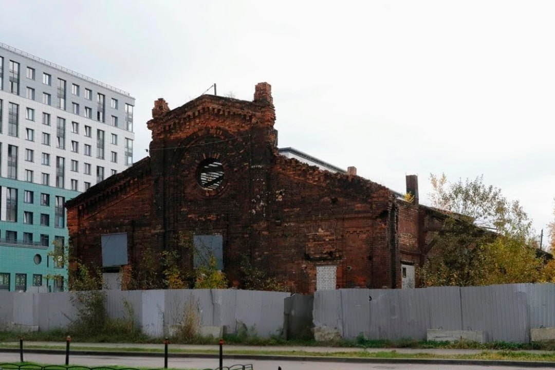 Исторический пакгауз Варшавского вокзала выставили на торги в Петербурге АО Почта России повторно выставило на торги историческое здание последний уцелевший пакгауз Варшавского вокзала Российский аукционный дом РАД объявил о проведении аукциона на котором продадут объект культурного наследия На торги выставили одноэтажное здание бывшего железнодорожного склада расположенное на набережной Обводного канала Аукцион назначен на 27 ноября и пройдет на платформе РАД Российский аукционный дом Читай нас в MAX Подпишись на Комсомольскую правду СПб