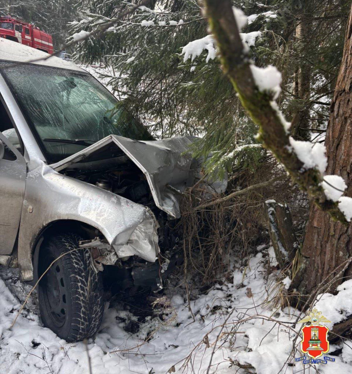 Лобовое столкновение в Конаковском районе: один погибший, пятеро пострадали  Около 9:30 утра на 4-м километре автодороги «Городня-Редкино-Стариково» произошло серьёзное ДТП. Автомобиль «Рено-Сандеро» выехал на встречную полосу и столкнулся с «Шкодой-Октавией».  В результате аварии погиб пассажир «Рено-Сандеро». Ещё пять человек, находившиеся в обеих машинах, получили травмы различной степени тяжести: среди них 12-летний ребёнок, 21-летний молодой человек и три женщины в возрасте 33, 43 и 55 лет.   Все пострадавшие доставлены в медицинские учреждения.  На месте происшествия работают сотрудники полиции.  Тверь.Происшествия Подписаться    :