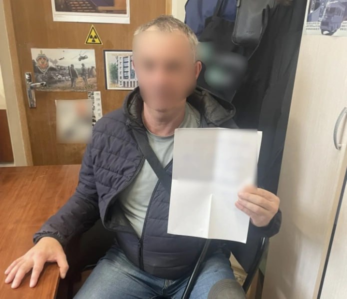 В госизмене и финансировании ВСУ подозревают жителя Изобильного Сотрудники УФСБ по Ставрополью установили что подозреваемый в мессенджерах переписывался с гражданами Украины и высказывал готовность оказать их стране финансовую помощь В августе 2022 года с помощью интернет сервиса обмена валюты он осуществил 2 денежных перевода на используемое украинским военнослужащим электронное криптовалютное средство платежа уточнили в ведомстве Возбуждено уголовное дело по статье о госизмене Мужчину по решению суда заключили под стражу Правоохранители продолжают собирать доказательную базу   Stavropol Media Прислать новость