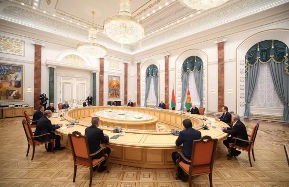 Президент Беларуси А Лукашенко встретился с главами правительств стран СНГ eccis org news 30822