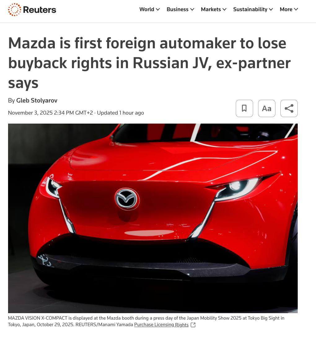 Mazda первой из иностранных автопроизводителей лишилась права на обратный выкуп активов в России Японская Mazda Motor потеряла право на выкуп своей доли в 50 в совместном производстве авто в России сообщили Reuters в бывшем российском партнере компании Sollers Детали Доля Mazda в совместном предприятии во Владивостоке была продана Sollers за один евро в октябре 2022 года пишет Reuters Договор предусматривал право обратного выкупа за ту же сумму в течение трех лет с момента продажи Цитата Группа Sollers не получала никаких предложений или запросов от Mazda относительно реализации опциона и в текущих условиях мы не видим в этом необходимости сообщили Reuters в Sollers Mazda стала первым автопроизводителем лишившимся права на обратный выкуп активов в России отмечает агентство В компании не ответили на запрос Reuters Контекст Открытый в 2012 году завод во Владивостоке ранее был совместным предприятием Mazda и Sollers после ухода японской компании он выпускал пикапы под маркой Sollers Позднее производство пикапов перенесли на другой завод а во Владивостоке стали производить туристические автобусы собираемые из китайских комплектующих О том что Mazda вероятно не будет выкупать опцион в начале сентября говорил первый вице премьер РФ Денис Мантуров Мы не видим в этом необходимости поскольку Sollers еще в 2023 году успешно перезапустил предприятие во Владивостоке где сегодня производит уникальный и востребованный на российском рынке продукт туристические автобусы отмечал он Подпишитесь на Агентство