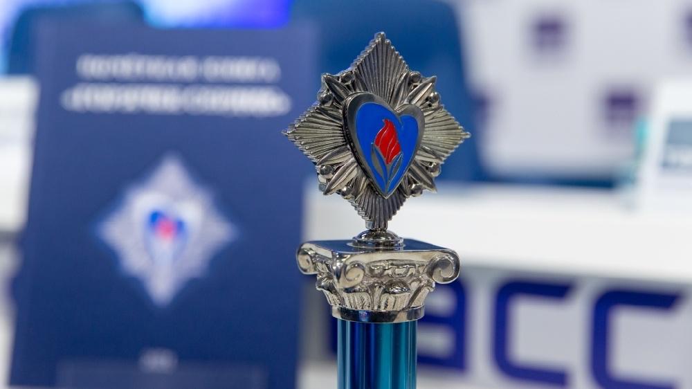 Открыт прием заявок на награждение в рамках Всероссийской общественно государственной инициативы с международным участием Горячее сердце   Основная цель инициативы выражение признательности детям и представителям молодежи в возрасте до 23 лет которые проявили неравнодушие и активную гражданскую позицию бескорыстно пришли на помощь людям или преодолели трудные жизненные ситуации Прием документов проводится до 1 декабря 2025 года на официальном сайте Церемония награждения лауреатов пройдет в апреле 2026 года в Москве сгюа саратов