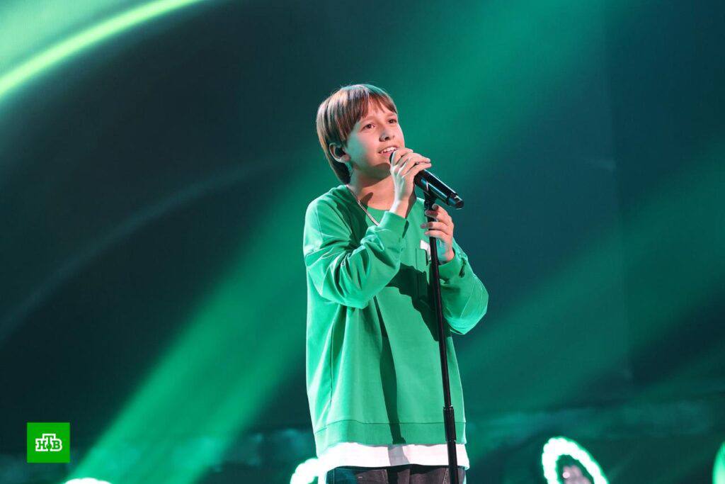 Юный вокалист из Благовещенска поразил жюри проекта Ты супер На телеканале НТВ в октябре проходило музыкальное шоу Ты супер в котором принимал участие 12 летний Артем Бычков Мальчик дошел до полуфинала но в финал не попал Однако свое признание он получил от зрителей Голосование проходило онлайн в социальной сети Одноклассники В общей сложности набралось более 80 тысяч голосов minobramur