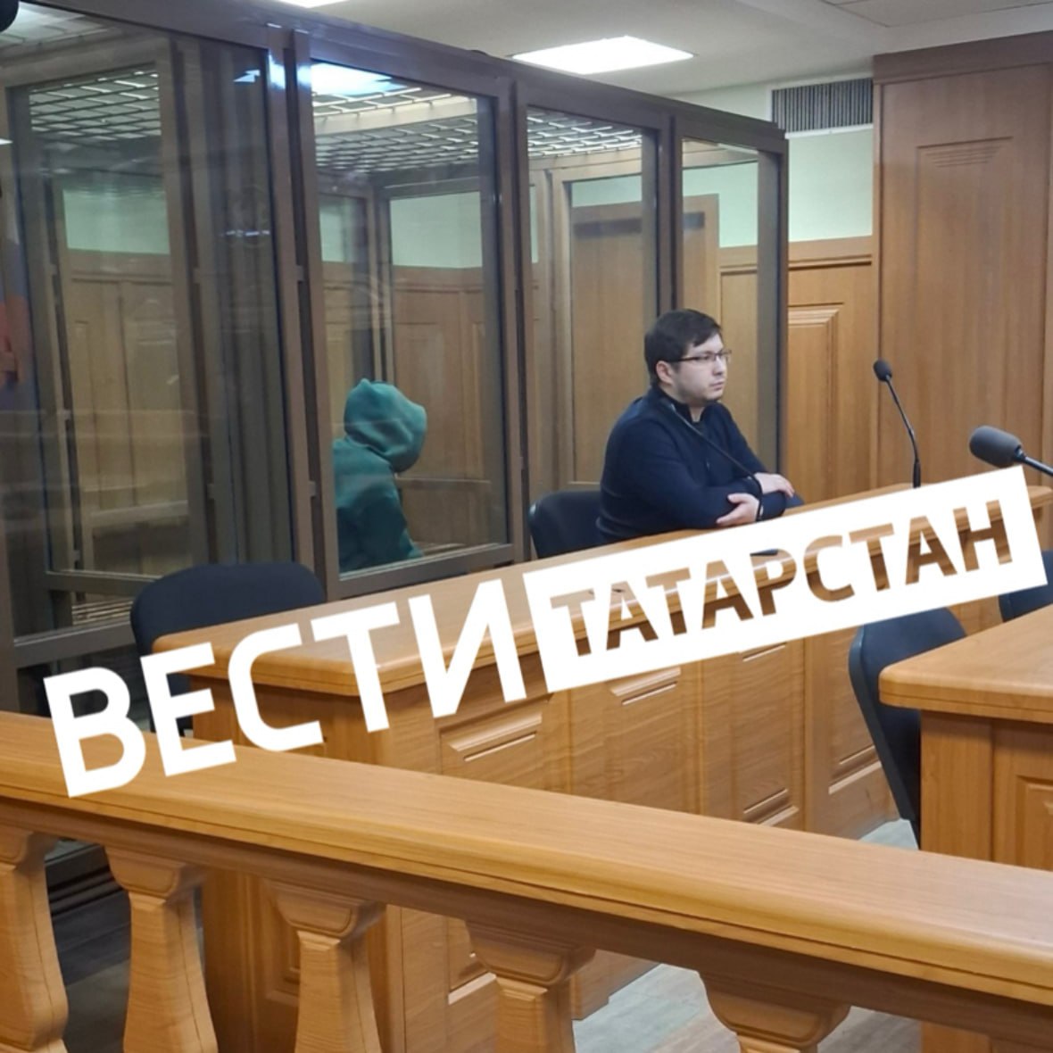 В Татарстане соучастницу убийства работниц интим сферы приговорили к 10 годам колонии общего режима Верховный суд Татарстана вынес приговор 27 летней Анне Рясной Она признана виновной в двух жестоких убийствах девушек работавших в сфере интим услуг Первая из жертв была несовершеннолетней Суд учел досудебное соглашение Рясной с правоохранительными органами и ее активную помощь в расследовании а также в изобличении других участников преступления Ее наказание составило 10 лет колонии общего режима По данным следствия Рясная входила в окружение супругов Григория и Юлии Назаровых которые с 2012 года создавали сеть проституции в нескольких регионах России Григорий Назаров уже был осужден за сутенерство в 2018 году на 14 лет строгого режима но продолжал управлять бизнесом через супругу Подписаться Сообщить новость   Вести Татарстан в MAX