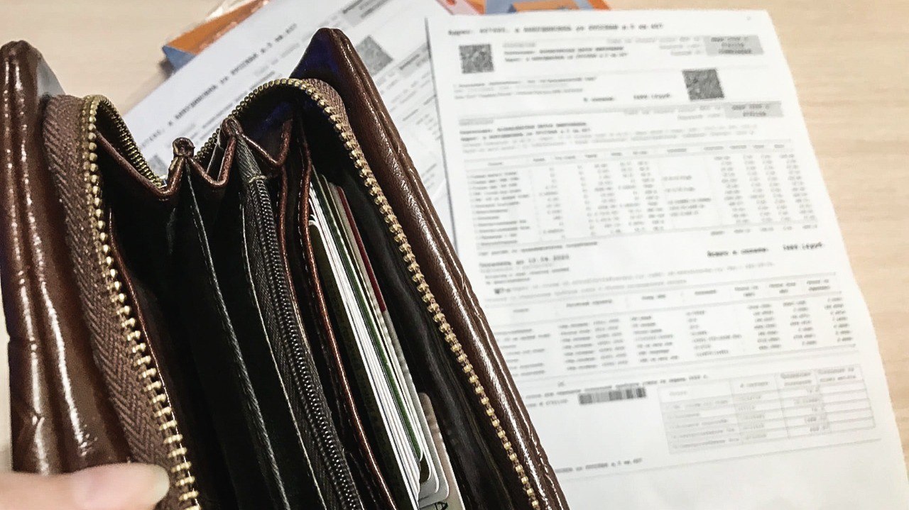 Коммуналка в Башкирии снова дорожает С 1 октября жителей республики ждёт очередное повышение тарифов в среднем на 11 Об этом сообщил председатель Госкомитета по тарифам Башкирии Наиль Шарафутдинов на заседании профильного комитета Курултая Под рост попадают практически все основные услуги водоснабжение 10 6 водоотведение 12 7   теплоснабжение 9 7   электроэнергия 13 3   газ 9 6 плюс к этому рост платы за вывоз мусора Проще говоря платить будем больше почти за всё чем пользуемся каждый день Зарплаты напомним пока такого же энтузиазма не демонстрируют Mkset Читайте нас в MAX