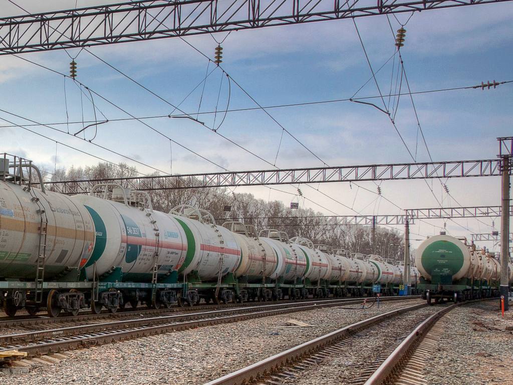 Наращиваем погрузку нефти Погрузка нефти и нефтепродуктов на Горьковской магистрали составила около 9 2 млн тонн в январе ноябре 2025 года Это на 20 8 больше показателя за аналогичный период прошлого года Всего за 11 месяцев погрузка на Горьковской железной дороге составила 23 9 млн тонн 2 2