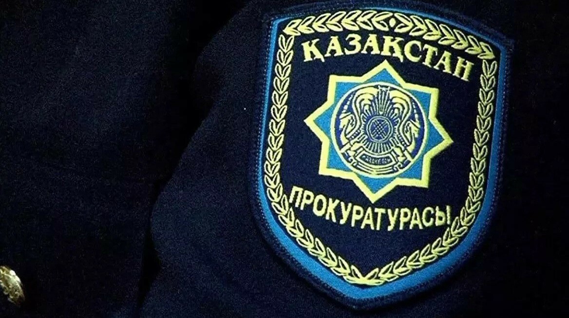 Прокурор города Рудный задержан по подозрению в совершении преступления Сотрудники внутренней безопасности прокуратуры Костанайской области задержали прокурора города Рудный по подозрению в совершении уголовно наказуемого деяния передает ArbatMedia Как рассказали в генпрокуратуре задержание прошло 28 сентября 2025 года О характере преступления не сообщается По данным Telegram канала Kozachkov offside правоохранителя задержали при получении взятки в размере 20 млн тенге Прислать новость