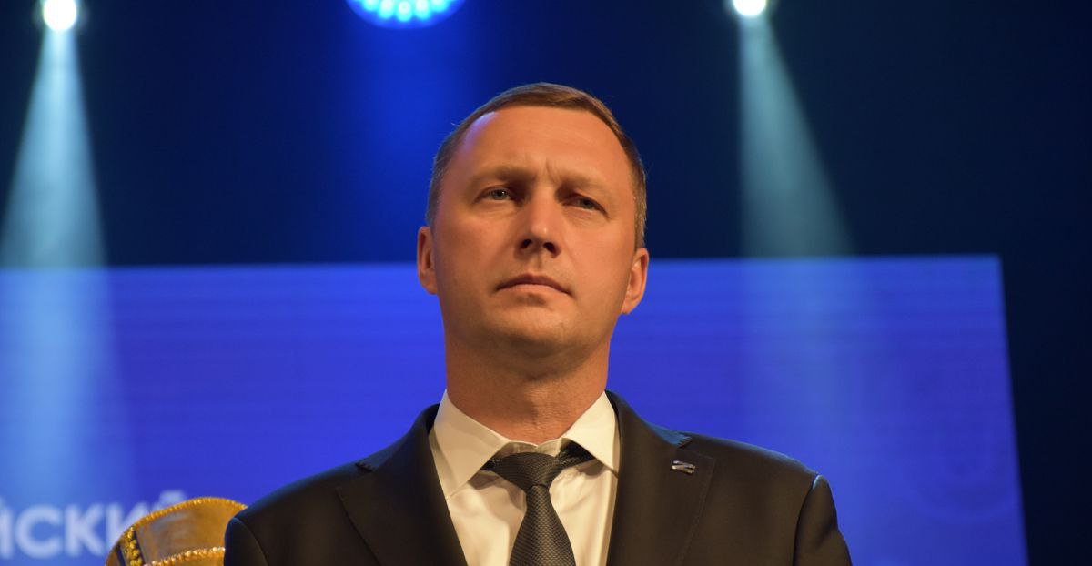 Шантаж не пройдёт Новая школа в Ленинском районе Саратова будет построена недалеко в сквере Территория детства Губернатор Роман Бусаргин чётко обозначил принципиальную позицию Отвечу публично всем заинтересованным бизнес группам участок уже определен шантаж здесь не пройдет Так решится проблема второй смены в 11 школах Место у Дворца пионеров выбрано оптимальным вариантом для будущего школьников Решение подчеркнул глава региона окончательное контракт уже заключен Читать на сайте саратов саратовскаяобласть