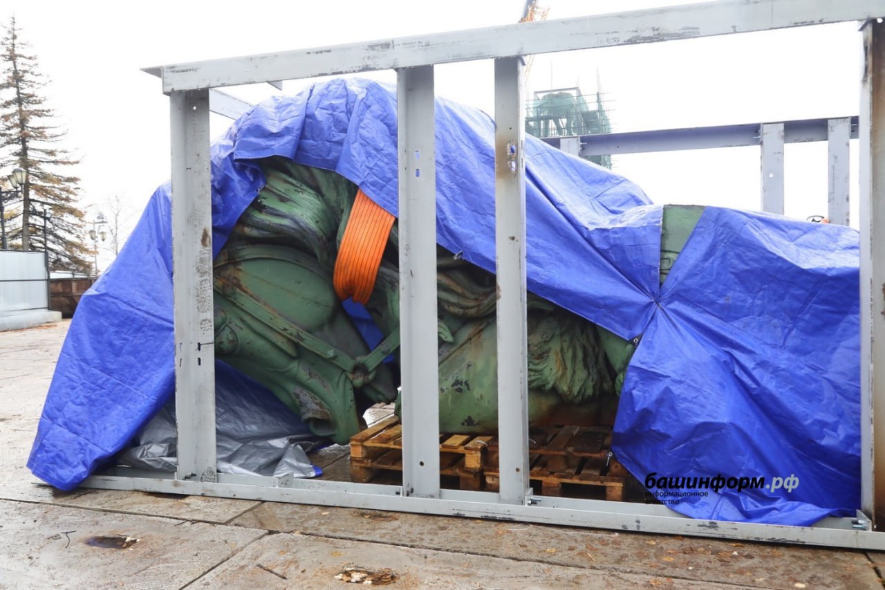 С памятнику Салавату Юлаеву в Уфе сняли голову коня Демонтаж памятника вышел на завершающий этап фото Башинформ bash ufa