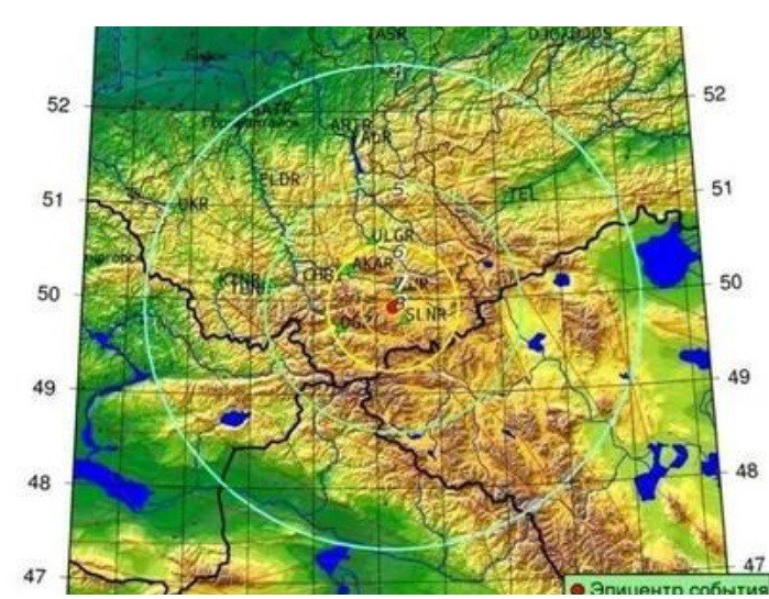 Землетрясение 6,5 баллов спрогнозировали в Новосибирске  Сейсмолог Юрий Рудь предсказал возможное землетрясение в Новосибирске магнитудой 6,5 баллов.  Эксперт подчеркнул, что подобные события являются обыденными Новосибирской области из-за гор на Алтае.  «Подобные толчки происходят здесь два-три раза в год, так что это вполне рядовое явление. Нет причин для серьезного беспокойства среди населения. Наибольшая сила землетрясений в этом регионе может достигать 6-6,5 баллов, что означает, что будущие землетрясения могут быть мощнее предыдущих. На данный момент нет оснований для паники», — заявил Рудь.  Он также упомянул, что сейсмологи передают прогнозные данные в Министерство чрезвычайных ситуаций  МЧС . Именно МЧС принимает решения о необходимости оповещения населения или проведения эвакуации.  Напомним, ранее землетрясение в горах Алтая зафиксировано 15 февраля. Толчки ощущались в Новосибирской области.    Сиб.фм