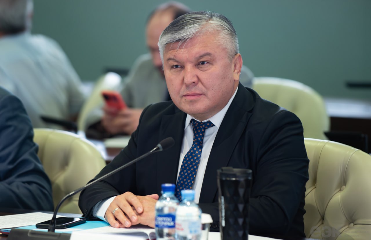 Безопасность использования дронов обсуждают в ЕАЭС "В условиях глобальной цифровизации и спроса на эффективные логистические решения беспилотные технологии предлагают новые возможности для расширения функциональности транспорта", - отметил министр ЕЭК Арзыбек Кожошев. По итогам круглого стола по беспилотным авиасистемам в штаб-квартире ЕЭК подготовили рекомендации по документам, касающимся безопасности полетов, роли цифровых технологий, включая ИИ.