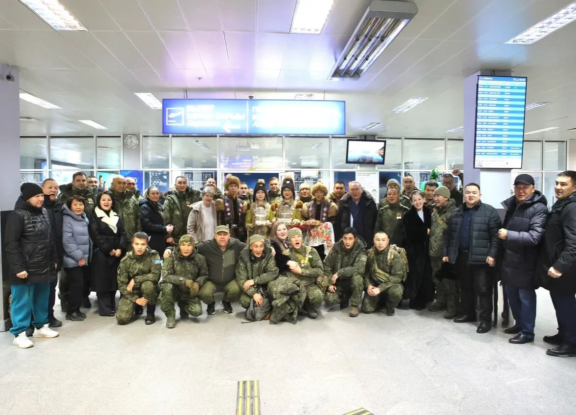 Бойцы СВО прибыли в Якутск для участия в Республиканском антифашистском форуме Участники СВО примут участие в работе III Республиканского антифашистского форума который пройдет с 4 по 6 ноября в столице региона Сегодня 3 ноября с линии боевого соприкосновения в Якутию прибыла большая делегация военнослужащих Фото sakha gov ru yk24 ru в MAX Telegram ВК VK Видео