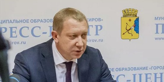 Бывший глава администрации Кирова задержан в Ярославле  Дмитрий Драный, который работал главой администрации Кирова с 2012 по 2014 года обвиняется в получении взятки в крупном размере.  Город Киров   Новости