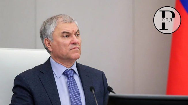 Вячеслав Володин рассказал о законах, которые вступающих в силу в июне: Банкам, операторам связи, владельцам маркетплейсов и госорганам будет запрещено информировать граждан через иностранные мессенджеры; Операторы сотовой связи также будут обязаны передавать СМС-коды для доступа к Госуслугам только по окончании телефонного разговора гражданина с мошенниками; Заявление о снятии самозапрета на кредиты можно будет подать на Госуслугах только с применением усиленной квалифицированной электронной подписи; Ведение предпринимательской деятельности без предварительного уведомления будет считаться нарушением.