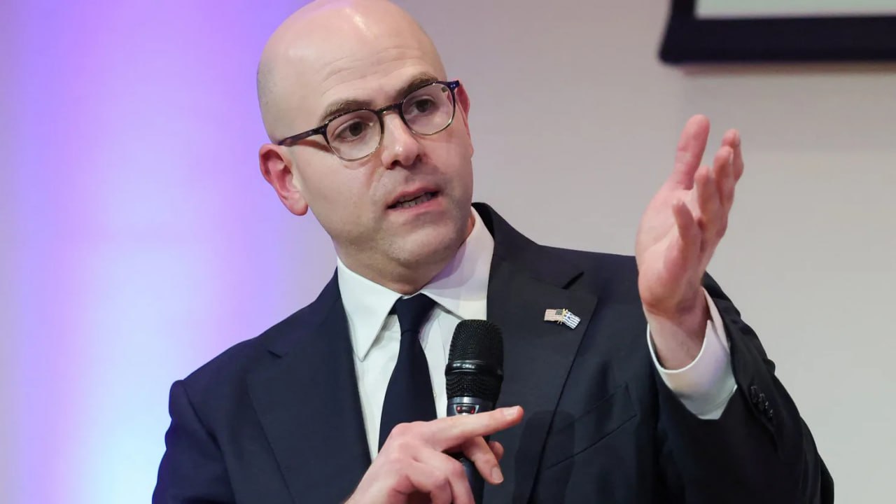 Член совета управляющих Федеральной резервной системы Стивен Миран покидает пост председателя Совета экономических советников Его срок полномочий истек 31 января За время работы в центральном банке он выступал за агрессивное снижение процентных ставок jkinvest news jkinvest