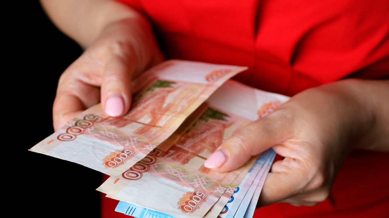 Минимальный размер оплаты труда могут повысить на 20% – до 27 093 рублей с 1 января Об этом сообщил министр труда и социальной защиты РФ Антон Котяков.
