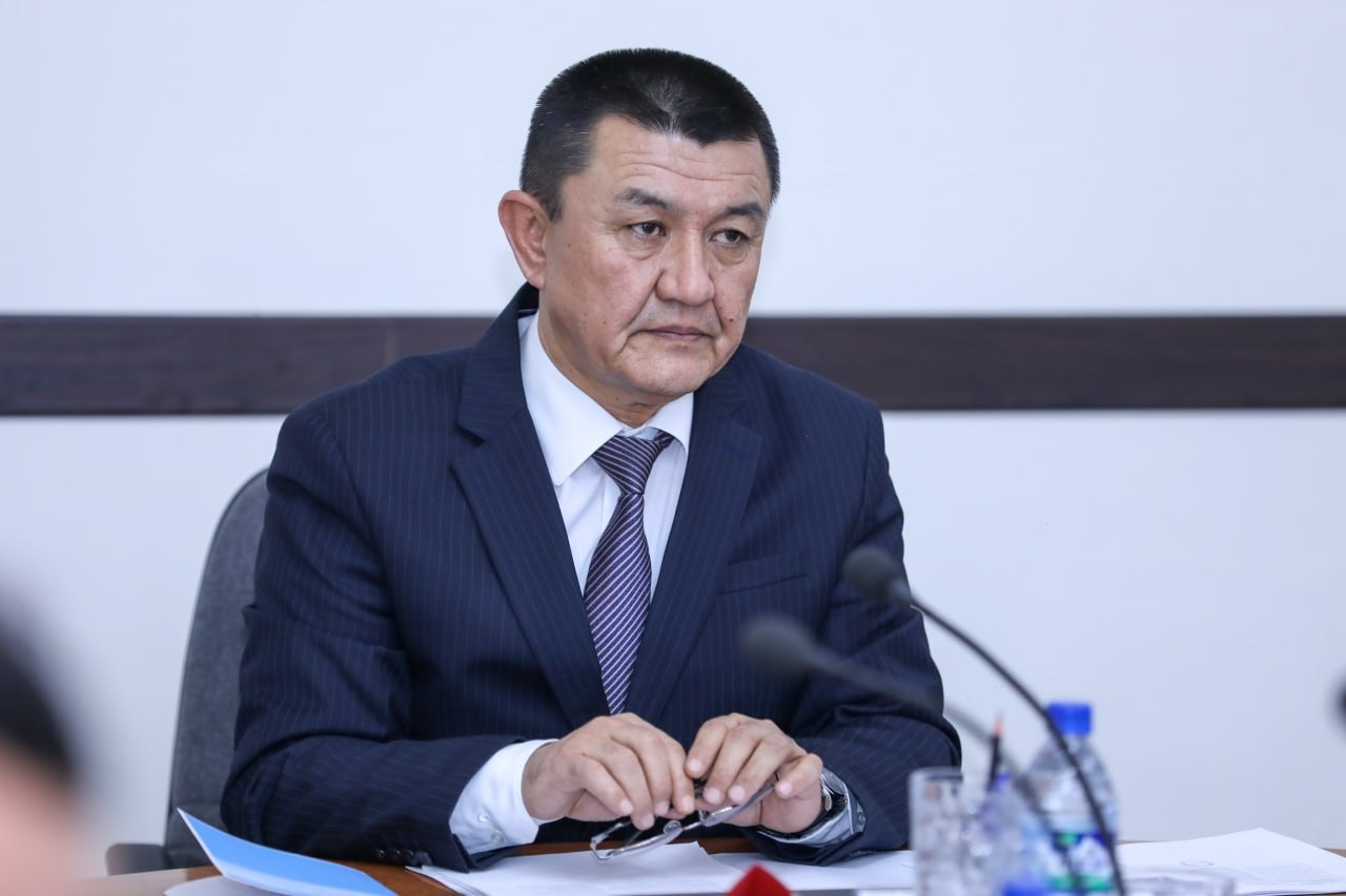 Назначен новый председатель Высшего совета судей Узбекистана  Сегодня на заседании Сената Олий Мажлиса Холмомин Буврабоевич Ёдоров был избран председателем Высшего совета судей Узбекистана сроком на пять лет. Об этом сообщает пресс-служба Высшего совета судей.  Следите за нашими новостями   Telegram   Instagram   Facebook