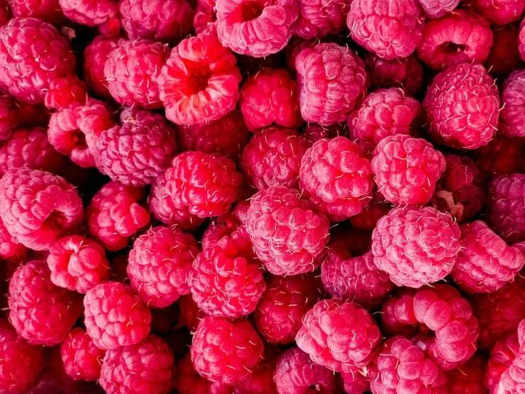 Россия в 2024 м заняла первое место в мировом производстве малины с долей в 23 2 вырастив 213 8 тыс тонн ягод подсчитало РИА Новости по данным Продовольственной и сельскохозяйственной организацией ООН FAO В число лидеров кроме России вошли Мексика Сербия США Польша и Марокко