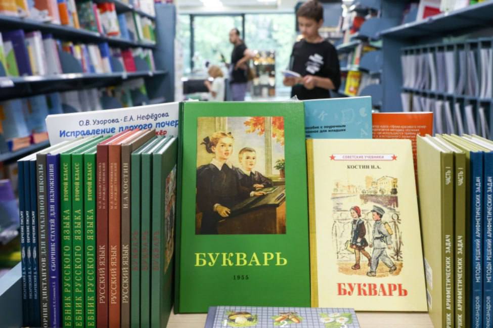 Русский язык стал одним из самых популярных в мире Русский язык уверенно вошел в топ 5 самых востребованных языков планеты среди 12 ведущих По данным комплексного анализа Индекс 2021 он уступил английскому испанскому китайскому и французскому Сейчас на русском языке говорят свыше 255 миллионов человек в 66 странах НАШИ НОВОСТИ ВКонтакте НАШИ НОВОСТИ Крымск ПОДПИСАТЬСЯ