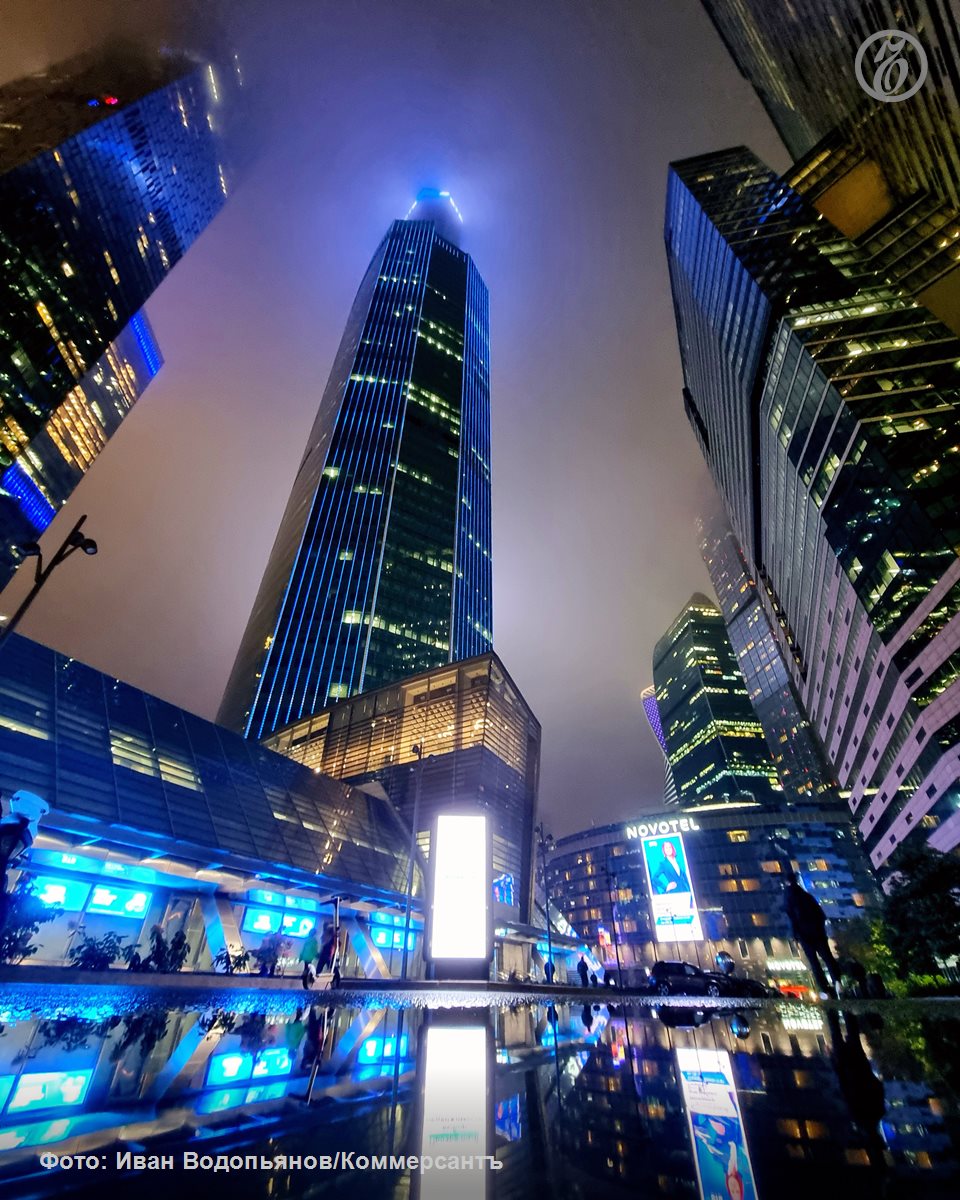 Горно металлургическая компания Норникель переехала из Северной башни расположенной в деловом кластере Москва Сити в небоскреб неподалеку Neva Towers сообщили Ъ в Metrika и CORE XP выступившей консультантом сделки Здесь компания арендовала почти 5 тыс кв м офисной недвижимости оценочной стоимостью 550 600 млн руб в год Решение сменить локацию могло быть связано с желанием компании оптимизировать офисные площади и расходы Ъузнал