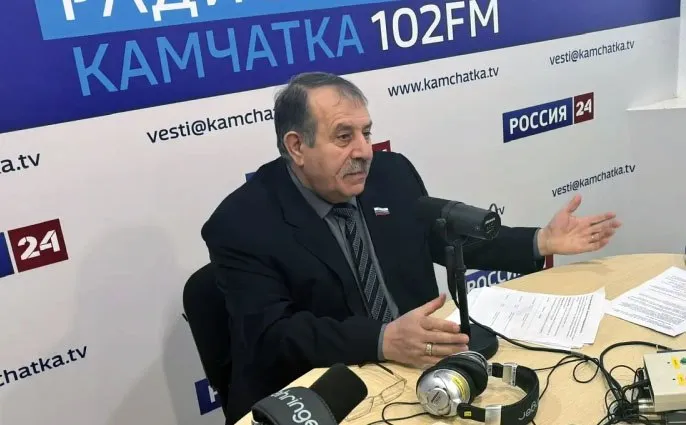 За коррупционные нарушения Сарояна лишили мандата депутата Прокуратура нашла у избранника конфликт интересов По данным надзорного органа депутат Саргис Сароян нарушил требование не заниматься коммерческой деятельностью Кроме того фирма его сына не платила в бюджет за аренду торговых объектов Подробности по ссылке   kamtime ru article ab0d142c 7c3a 4999 88a2 c931f8d0b01a