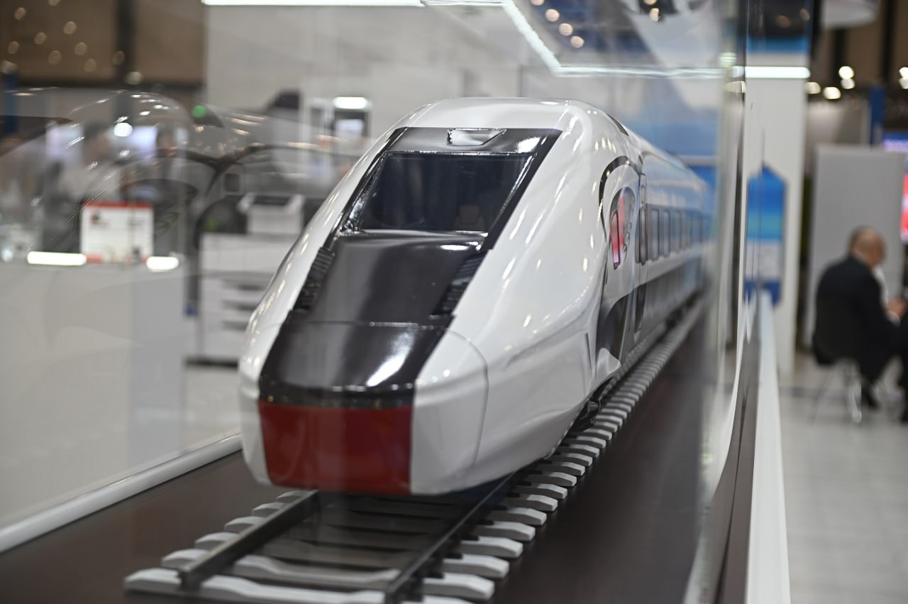 Масштабное строительство ВСМ Москва Петербург развернется в 2026 году Работы начнутся на протяжении всей трассы а пока они были сосредоточены на территории Московской области Как пояснил ТАСС министр транспорта РФ Андрей Никитин в первую очередь силы бросят на участок от Зеленограда до Твери его доделают и освободят под тестирование скоростных поездов Ввести магистраль в эксплуатацию рассчитывают в 2028 году Алексей Булатов Читай нас в MAX Читай нас в Telegram