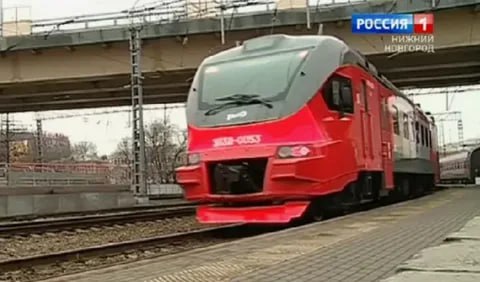 Около 700 тыс. пассажиров перевезла «Городская электричка» в Нижнем Новгороде за первое полугодие 2025 Самой востребованной среди нижегородцев стала первая Сормовская линия. За 6 месяцев здесь перевезено 344 тыс. пассажиров. Она включает участок от железнодорожного вокзала Нижний Новгород до ст. Дубравная. Вторая Сормовская линия проходит от ст. Починки до ст. Варя. Здесь организовано тактовое движение электропоездов в утреннее и вечернее время с 06:00 до 10:00 и с 14:00 до 20:00 . В январе-июне по данному маршруту перевезено 261,3 тыс. человек. Приокская линия включает участок от железнодорожного вокзала Нижний Новгород до станции пр. Гагарина. За 6 месяцев электрички на данном направлении перевезли 79,2 тыс. пассажиров. В «Городской электричке» при оплате транспортной картой действует пересадочный тариф «электронный кошелек 60 и 90 минут» при проезде между пунктами, расположенными на территории городского округа Нижнего Новгорода участки Н.Новгород-Московский – Окский Берег, Н.Новгород-Московский – Починки – Дубравная и Варя – Починки . Прислать новость