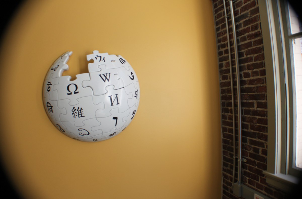 Wikipedia представила стратегию в области ИИ на три года. Компания не планирует заменять людей искусственным интеллектом, а вместо этого будет использовать технологии для автоматизации «рутинных» задач редакторов и модераторов vc.ru/ai/1956150