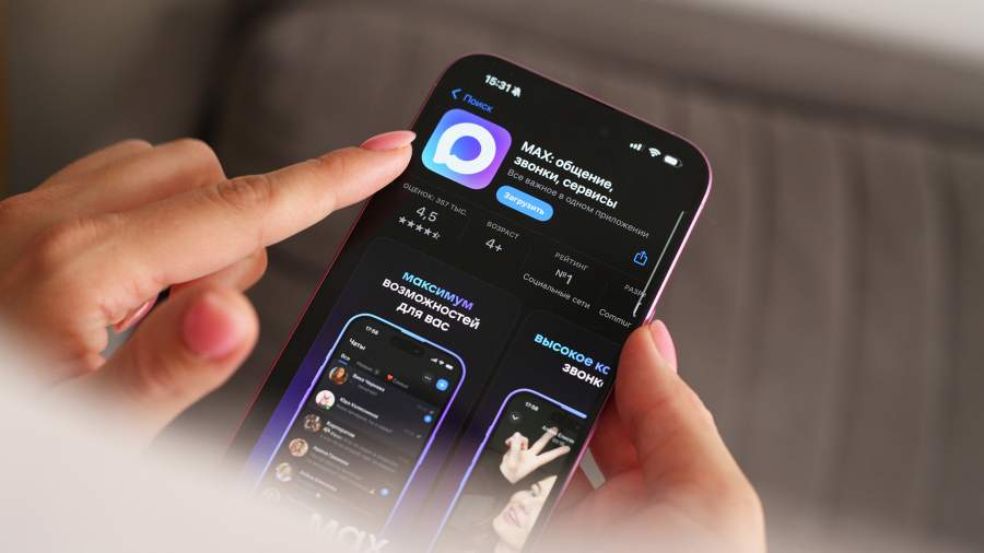 Суверенный мессенджер как бизнес переходит на российские платформы после блокировки звонков 21 компаний тестируют отечественные мессенджеры 5 уже полностью перешли на них после ограничений VK Мессенджер и MAX демонстрируют рост аудитории до 80 млн и 40 млн пользователей соответственно Ключевые преимущества интеграция с CRM безопасность данных и соответствие законодательству По данным опроса Calltouch 25 бизнесов столкнулись с ростом нагрузки из за необходимости дублировать коммуникации однако 41 компаний не испытывают серьезных трудностей после блокировки голосовых звонков в зарубежных мессенджерах Российские мессенджеры получили исторический шанс который выпадает раз в десятилетие Как показывает статистика сетевой эффект уже работает чем больше компаний переходит тем ценнее платформа для остальных