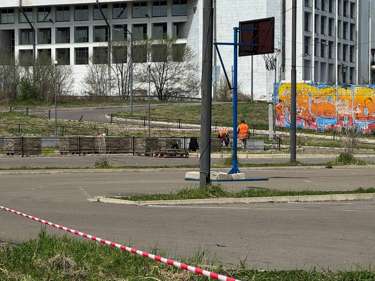 На скейт-парке за филармонией стартуют ремонтные работы в Биробиджане Как стало известно из паспорта объекта, который размещен около молодежного пространства, с 1 мая по 1 октября 2025 года там будет проводиться ремонт набережной реки Бира в рамках реализации объектов победителей 3-го конкурса проектов создания комфортной городской среды для регионов ДФО. Подрядчиком выступает ООО «Масис». — круто — скорее бы уже по новеньким дорожкам пройтись livebir VK livebir OK