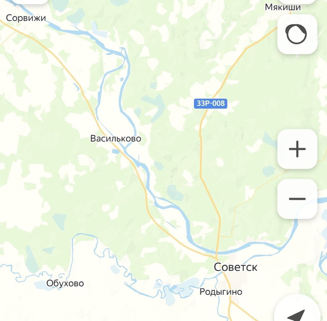 ‼ Движение по мосту через реку Кокшага в селе Васильково Советского района восстановлено. Сегодня на объездной дороге у моста застрял грузовик: водитель не рассчитал радиус поворота и свои габариты, снес ограждение и частично съехал в кювет. Движение было полностью заблокировано. Проблему удалось оперативно решить. Грузовик вытащили с помощью спецтехники. фото Министерство транспорта Кировской области