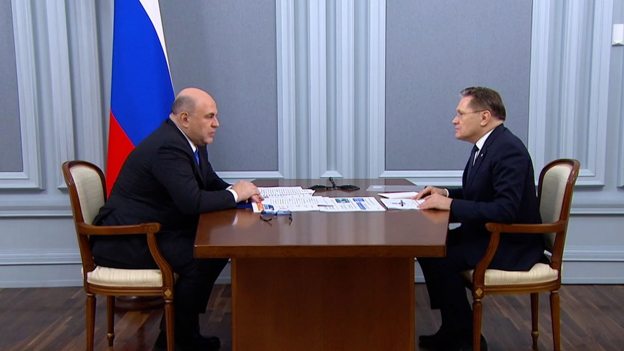 Инвестиции госкорпорации Росатом в прошлом году составили 1 трлн 660 млрд руб доложил глава компании Алексей Лихачев премьер министру Михаилу Мишустину Все цели по государственным заданиям и по планам госкорпорации в 2025 году выполнены Ядерный и неядерный гособоронзаказ фиксируется на выполнении 100 отметил Лихачев на встрече с главой Правительства