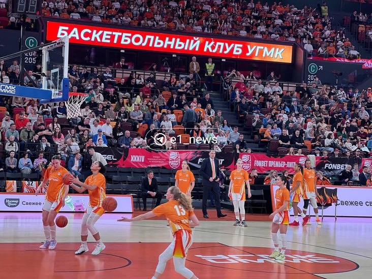 Баскетбольная команда УГМК в третий раз подряд выиграла чемпионат России! В третьем матче финала плей-офф Премьер-лиги «лисицы» на выезде разгромили «Надежду» из Оренбурга 88:56 и выиграли серию 3:0. Поздравляем с победой, отличный получился сезон!