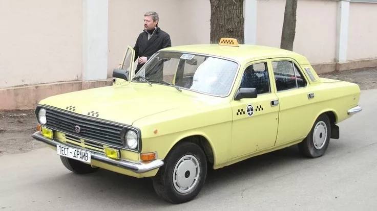 В России хотят создать специальный автомобиль для такси, такие были в СССР.   Перевозчики попросили Минпромторг и автопроизводителей усилить рулевую рейку, подвеску и установить гидромеханическую «автомат» коробку, которой сейчас нет на российских авто  Заря   Новости - Подписаться
