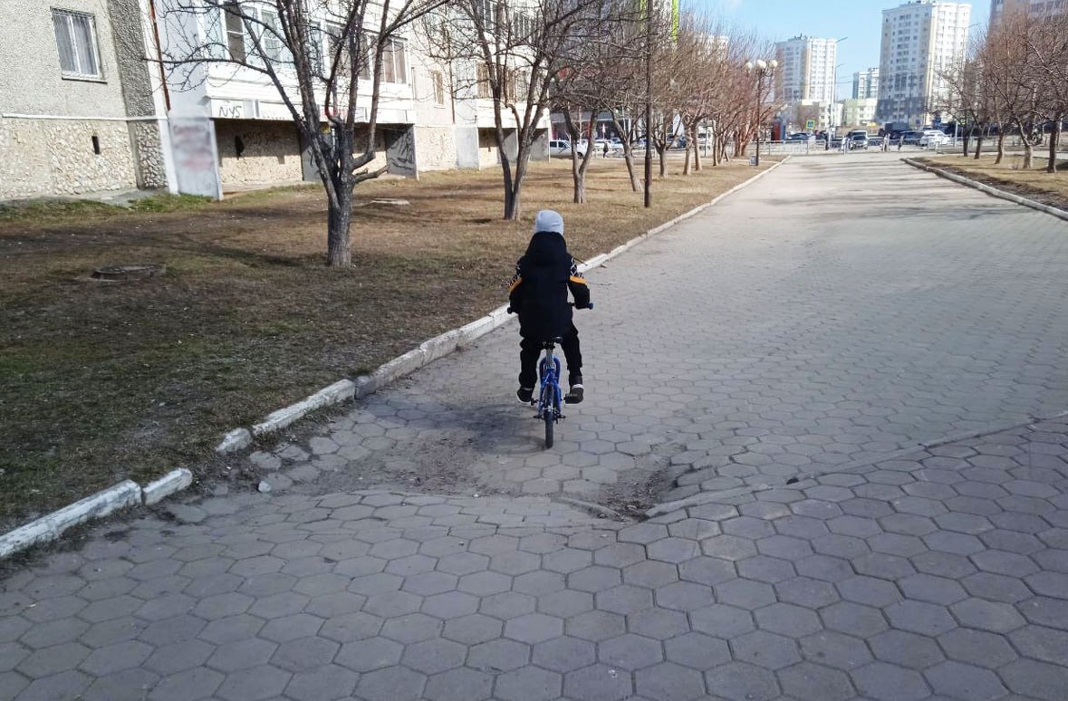 В Петербурге в апреле запустят Кабинет велосипедиста Сервис для велосипедистов заработает в начале апреля внутри приложения Парковки Петербурга Идею предложили горожане в 2023 году в рамках проекта Твой Бюджет но запуск несколько раз переносили из за изменений в городские постановления и задержки оплаты подрядчику компании Девяносто один Обещают что в сервисе можно будет строить маршруты по велодорожкам загружать треки отмечать опасные места и получать награды за активность Но часть экспертов сомневается что сервис станет популярным велосипедистам вряд ли захочется устанавливать приложение для водителей ради новых функций Подпишись на СЗФОшную