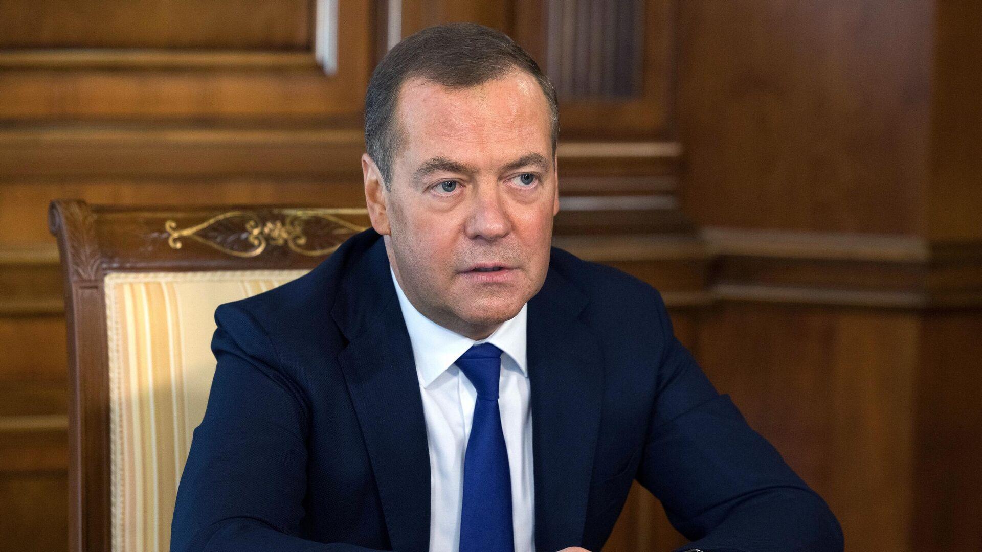 Путин наградил Медведева орденом За заслуги перед Отечеством IV степени Сегодня Медведеву исполнилось 60 лет Подписаться на RT ТГ Зеркало MAX