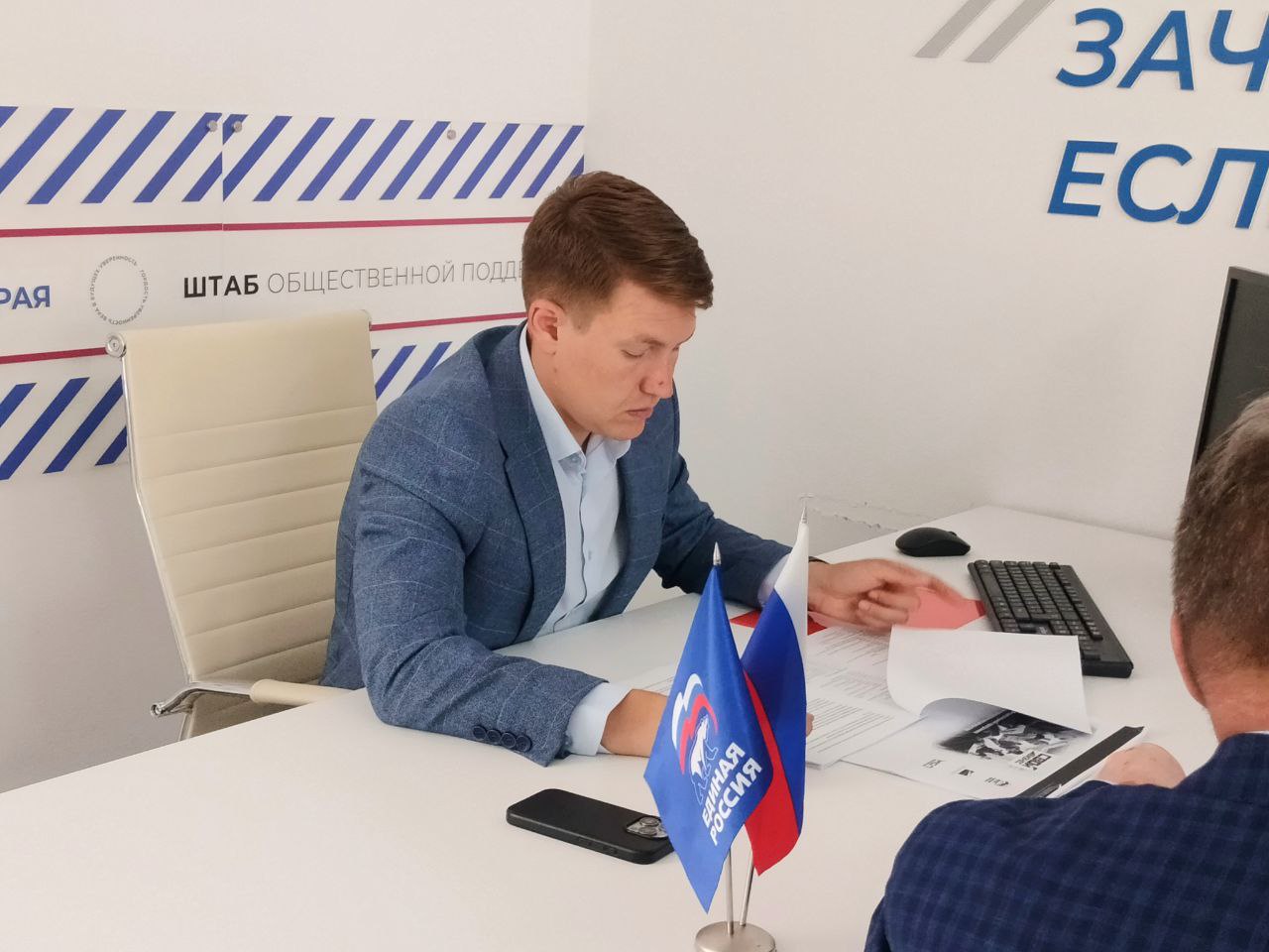 Дали старт проекту «СВОй бизнес» в Алтайском крае Провели рабочее совещание с организаторами проекта «СВОй бизнес» в Алтайском крае, обсудили программу обучения и другие важные детали. В очном формате проект пройдет в регионе в конце августа. Сейчас идет регистрация участников на платформе МСП.РФ. Кто может принять участие в проекте: участники СВО и ветераны боевых действий окончившие службу более 6 месяцев назад , которые только начали заниматься предпринимательской деятельностью или планируют начать свое дело; совершеннолетние члены семьи участников СВО, ветеранов боевых действий. Очный этап курса пройдет на базе Штаба общественной поддержки «Единой России» в Барнауле с 25 по 29 августа. По окончанию курса все участники получат сертификаты о прохождении обучения, а главное полное представление об открытии и развитии собственного дела, поддержку партнеров проекта и наставников по своим отраслям бизнеса. «СВОЙ бизнес» - это совместная программа партии «Единая Россия», «ОПОРЫ РОССИИ» и Корпорации МСП. Проект уже успешно реализуется в других регионах, за первые месяцы обучение прошли более 140 участников. «СВОй бизнес» - еще одна возможность для наших бойцов реализовать себя.